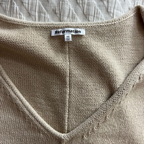 Reformation Sweater - XS - 100% Organic Cotton - Picture 2 of 2